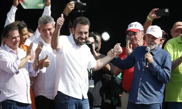 Lula pede votos para Boulos e comete crime eleitoral