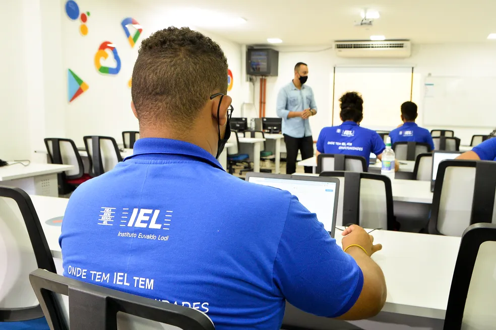 IEL abre 33 vagas com bolsas de até R$ 1,8 mil no Amazonas; como se inscrever