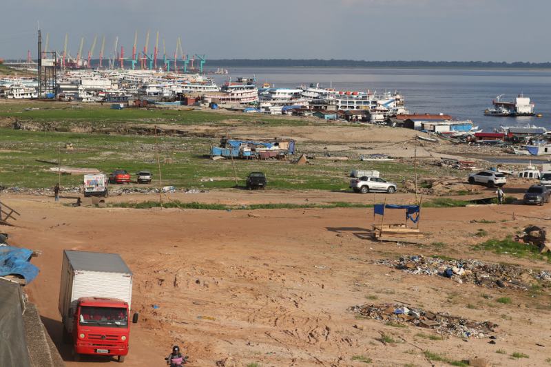 Seca do Rio Negro é recorde e chuvas são insuficientes para enchê-lo