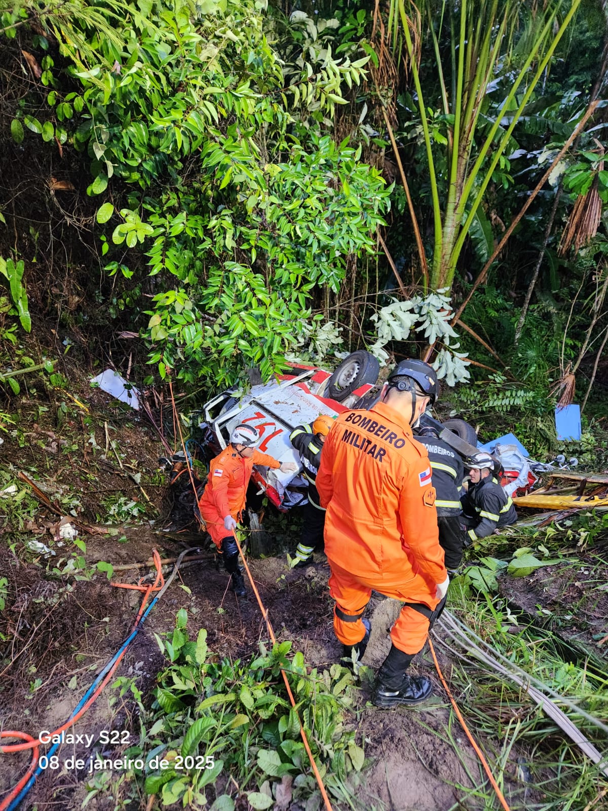 BR-174: duas mortes e dois feridos em acidente envolvendo ambulância