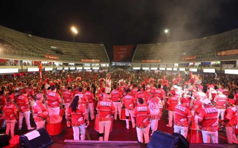 Confusão e empurra-empurra marcam evento do Boi Garantido no Sambódromo de Manaus