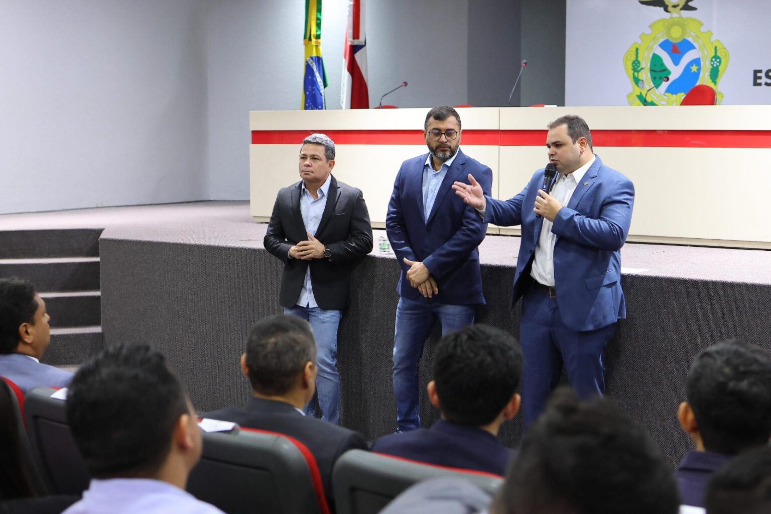 Wilson Lima mentiu sobre terminar o mandato: Roberto Cidade assume o governo