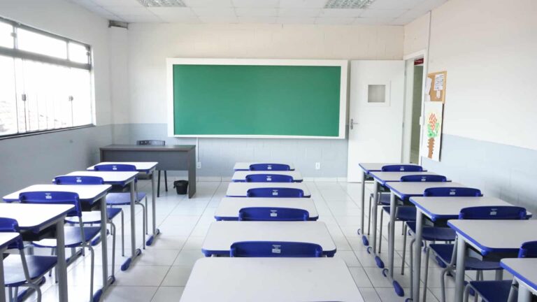 Ideb 2025 registra maior evolução em 20 anos, mas Ensino Médio e Anos Finais seguem abaixo das metas